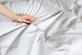 hand fasst stoff an aus hoher qualität aus tencel und baumwolle